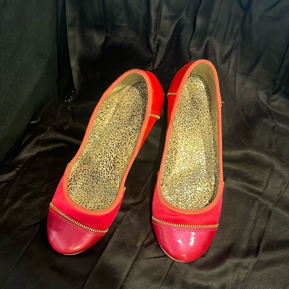 Adorable Multicolored Pink Patent Leather Flats - Picture 1 of 3
